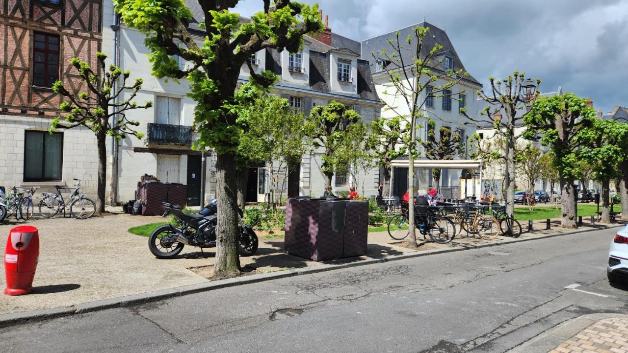 "Colbert Triplex" 3 Chambres - Balcon - Patio - Cathedrale Tours Exteriör bild