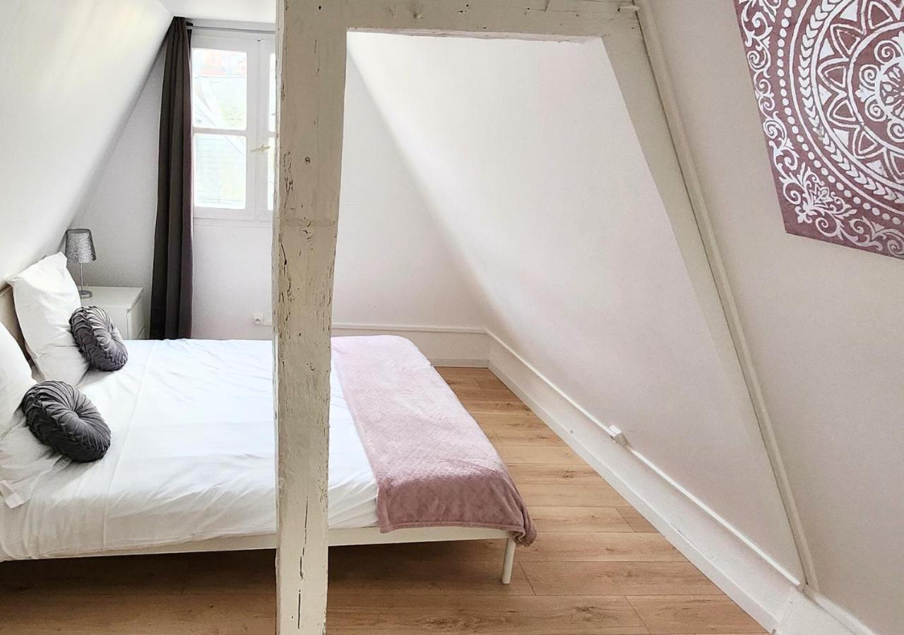 "Colbert Triplex" 3 Chambres - Balcon - Patio - Cathedrale Tours Exteriör bild